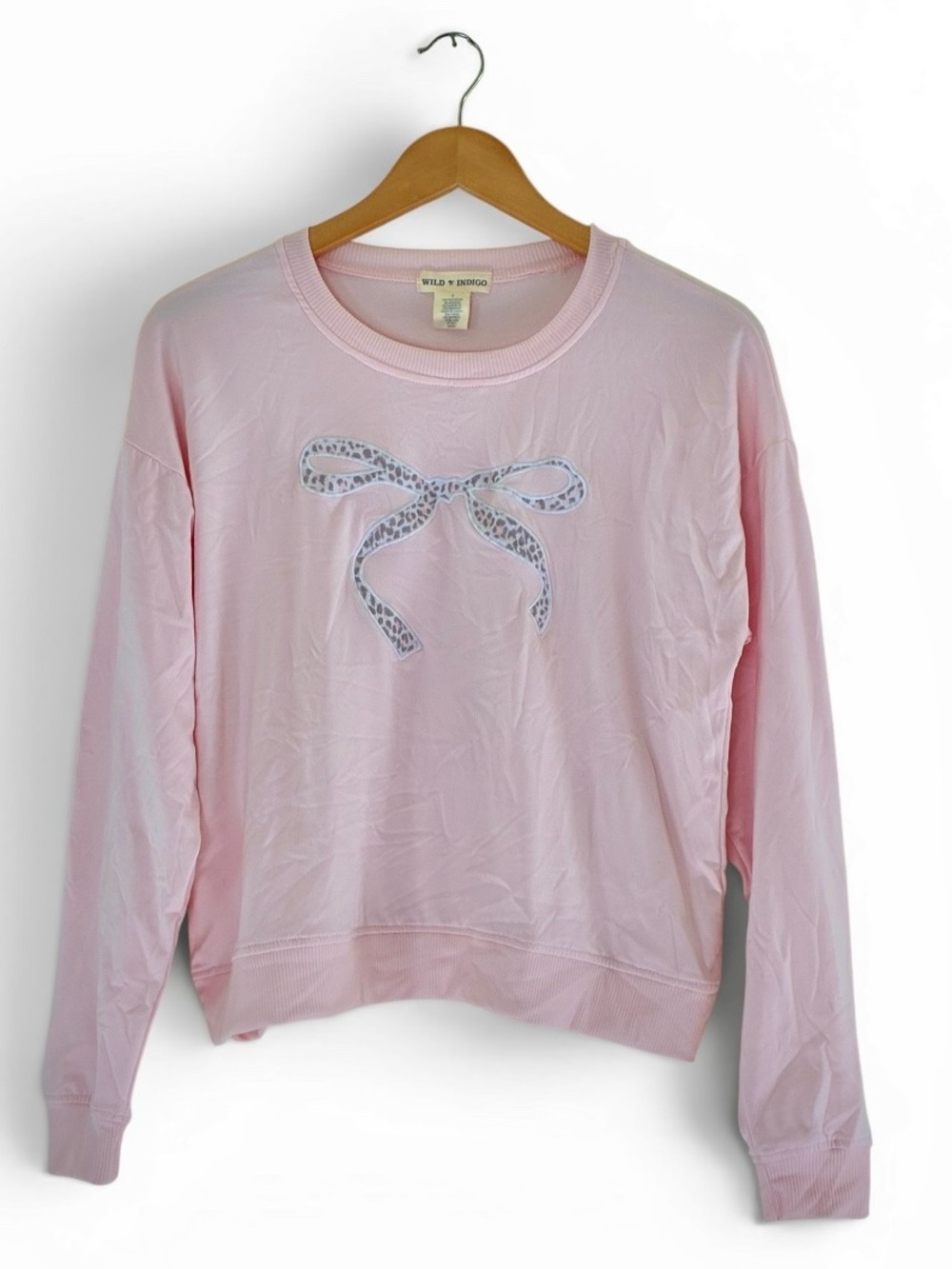 Wild Indigo | Like new cozy bow motif soft crew neck pullover sweater size small